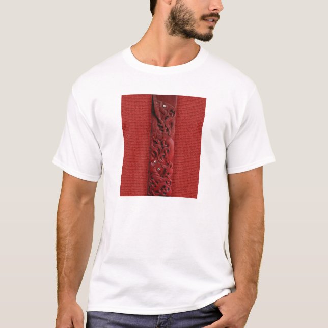Kupe maorí que talla la camiseta (Anverso)