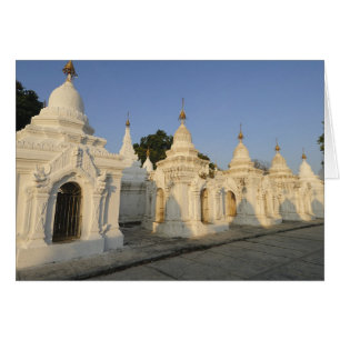 Kuthodaw Pagoda en Mandalay, conocida como la