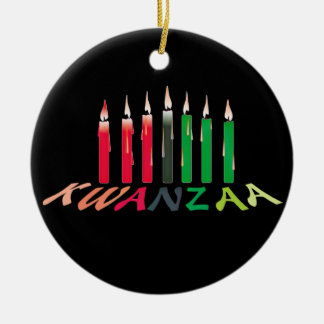 Kwanzaa mira al trasluz el ornamento