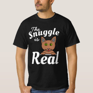 La acurrucarse es una camiseta de gato muy lindo