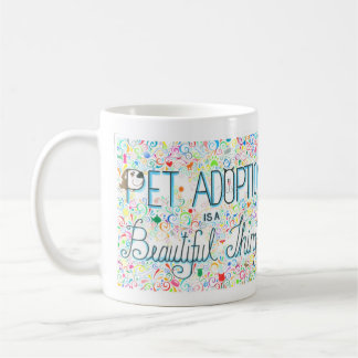 La adopción del mascota es una taza hermosa de la