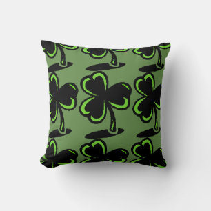 La almohada del Día de San Patricio de cuatro hoja