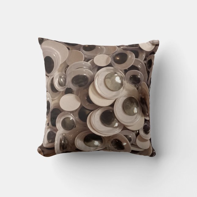La Almohada Tiene Ojos (Anverso)