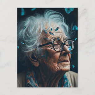 La anciana con la postal de las mariposas azules