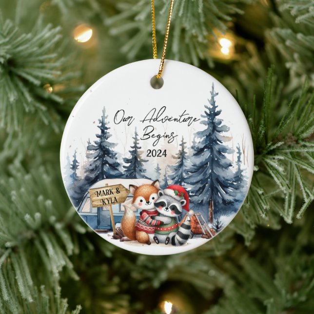 La aventura comienza el primer ornamento navideño  (Árbol)