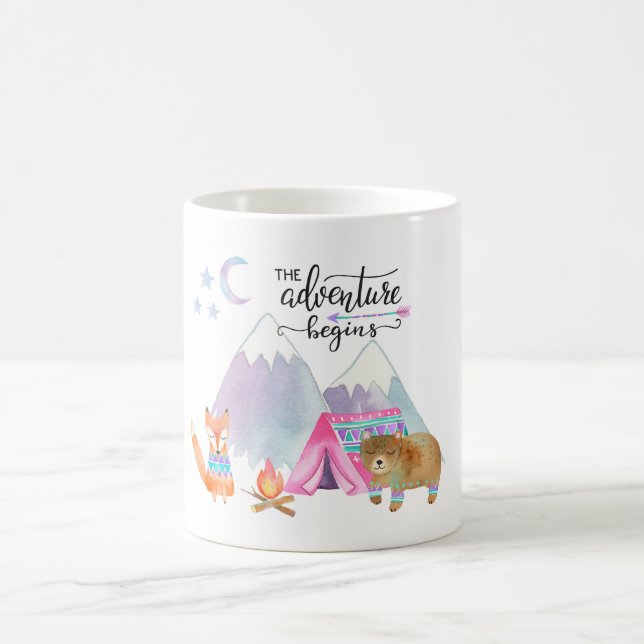 La aventura comienza la taza de café del bosque de (Centro)