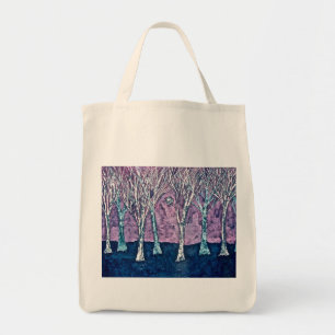 La bolsa de asas con los árboles en invierno