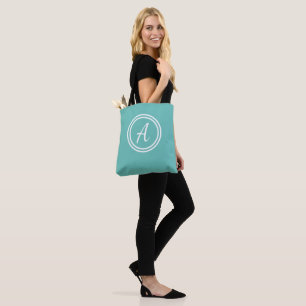La bolsa de asas de encargo azul clara y blanca