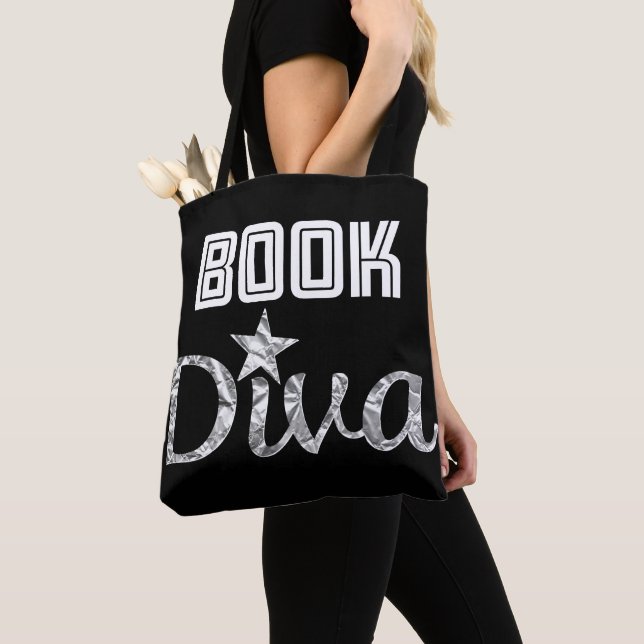 La bolsa de asas de plata de la diva del libro (Detalle)