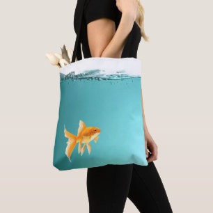 La bolsa de asas del Goldfish por todo la