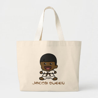 La bolsa de asas del karate del muchacho negro