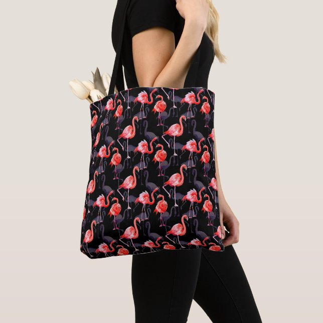 La bolsa de asas rosada de los flamencos (Detalle)