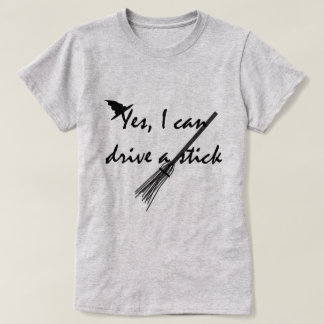 La bruja conduce una camiseta gris de Halloween di