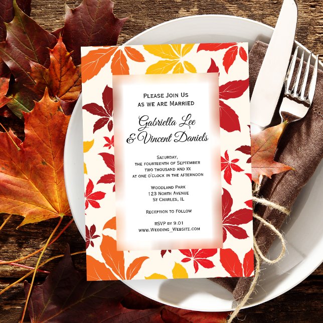 La caída brillante deja la invitación a la boda (Set a warm Autumnal tone for your marriage ceremony with the Bright Fall Leaves Wedding Invitation.)