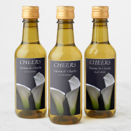 La calila blanca cae sobre el boda negro