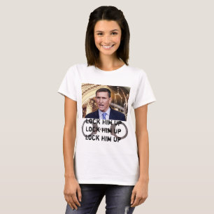 La camisa de Flynn lo cierra para arriba
