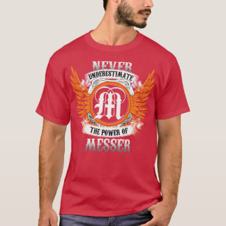 La Camisa De Nombre De Mensajero Nunca Subestima E