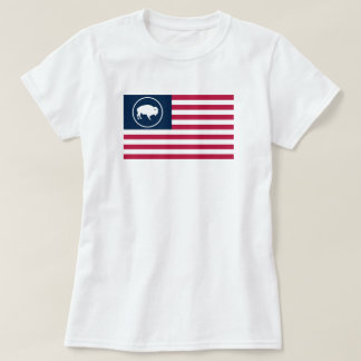 La camisa del búfalo de la mujer blanca de la