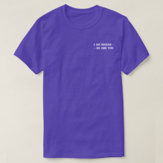 La camisa púrpura de los hombres
