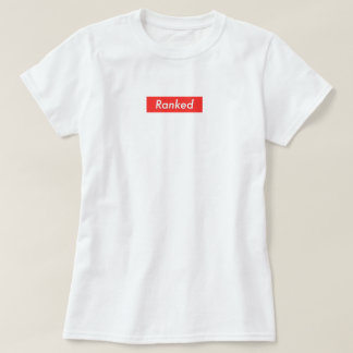 La camiseta blanca básica alineada de las mujeres