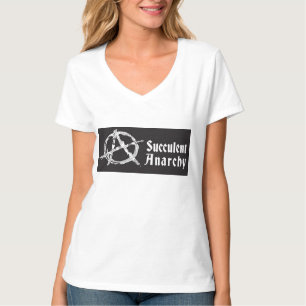 La camiseta con cuello de pico de las mujeres