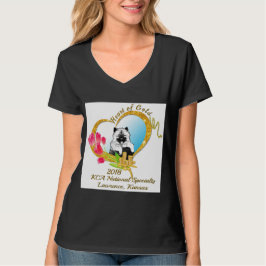 la camiseta con cuello de pico de las mujeres del