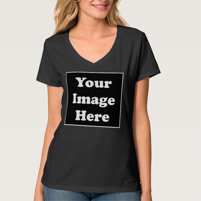 La camiseta con cuello de pico de las mujeres en (Anverso)