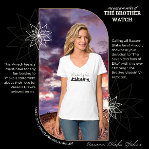La camiseta con cuello en V de Raeann Blake "The B