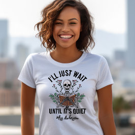 La camiseta de Halloween espera hasta que se calla