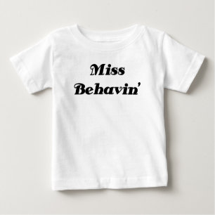 La camiseta de la larga manga de la señorita Behav