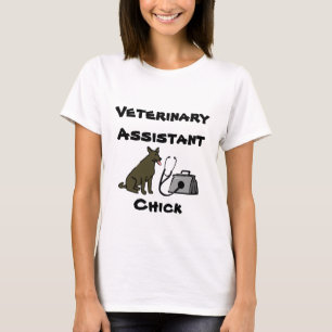 La camiseta de la mujer auxiliar veterinaria del