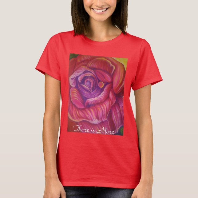 La camiseta de la mujer con la impresión del rosa (Anverso)