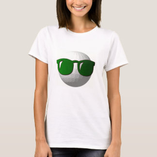 La camiseta de la pelota de golf del chica fresco