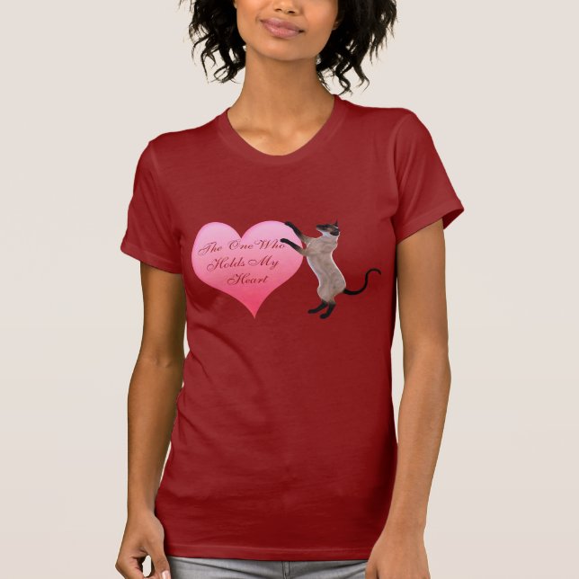La Camiseta de La Que Sostiene Mi Corazón (Anverso)