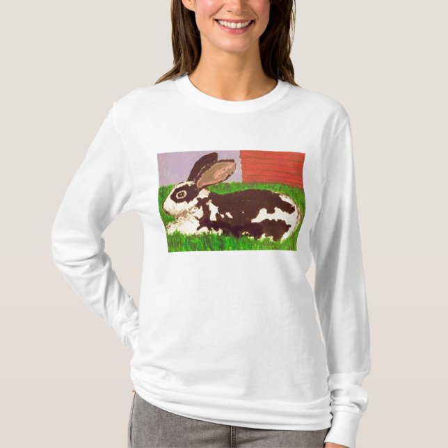 La camiseta de Ladie de reclinación del conejo (Anverso)
