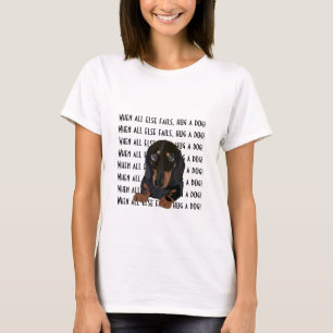 ¡La camiseta de las mujeres Dachshund abrazó a u