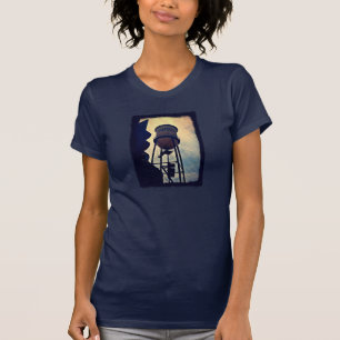 La camiseta de las mujeres de la torre de agua de