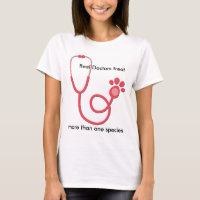 La camiseta de las mujeres del estetoscopio del