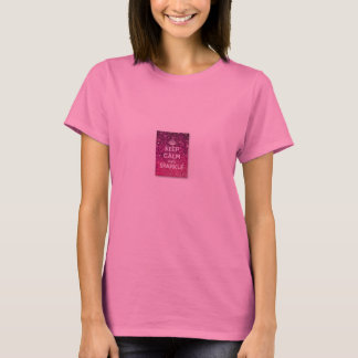 La camiseta de las señoras rosadas guarda calma y