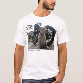 LA CAMISETA DE LOS HOMBRES CON EL PERRO Y LA