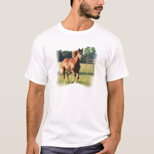 La camiseta de los hombres galopantes del caballo