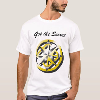 La camiseta de los hombres internos del compás