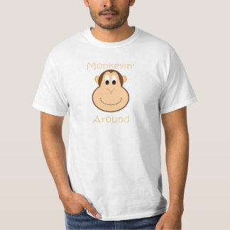 La camiseta de los hombres lindos del chimpancé