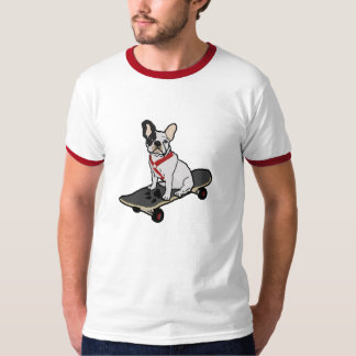La camiseta de los hombres que andan en monopatín