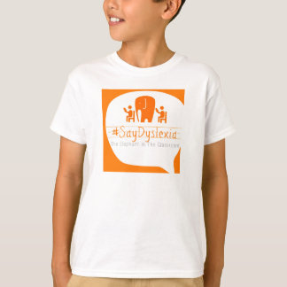 La camiseta de manga corta del niño
