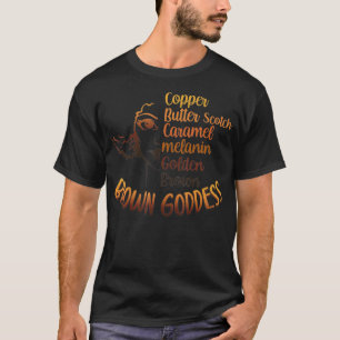 La camiseta de una mujer negra hermosa mujer negra