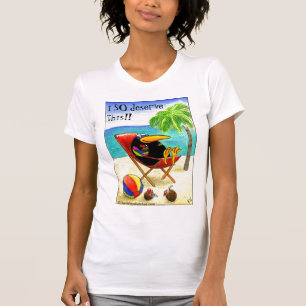 La camiseta del cuervo de la playa de las mujeres