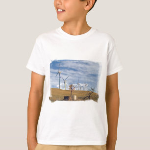 La camiseta del niño azul del viento