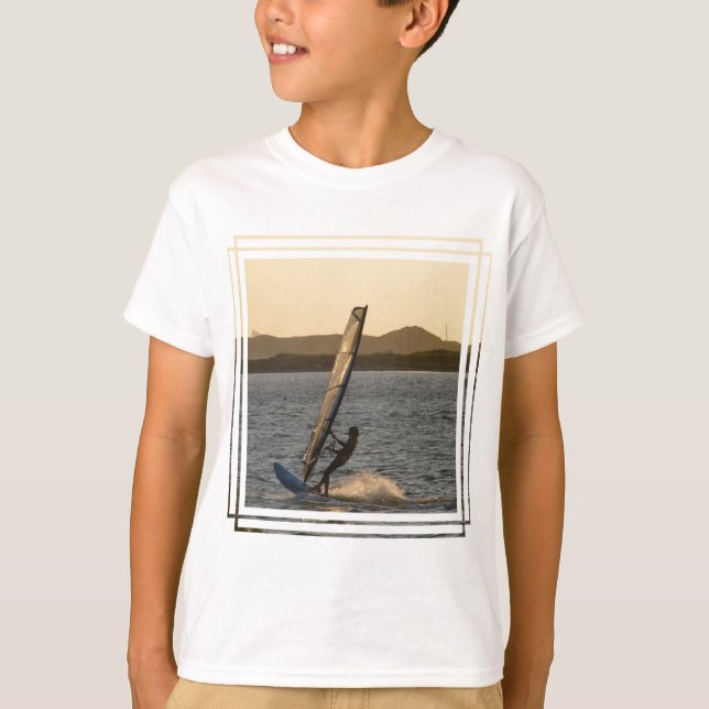 La camiseta del niño de la imagen del Windsurfer (Anverso)