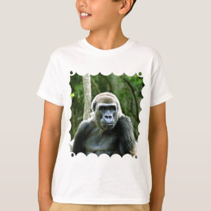 La camiseta del niño del perfil del gorila